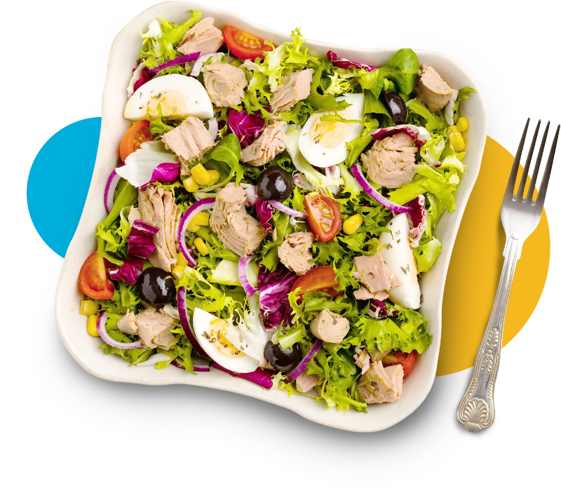 Sałatka z tuńczykiem, jajkiem i boczkiem