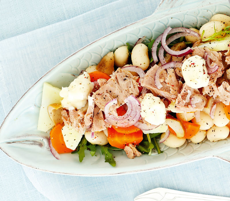 Sałatka z fasoli i tuńczyka z majonezem